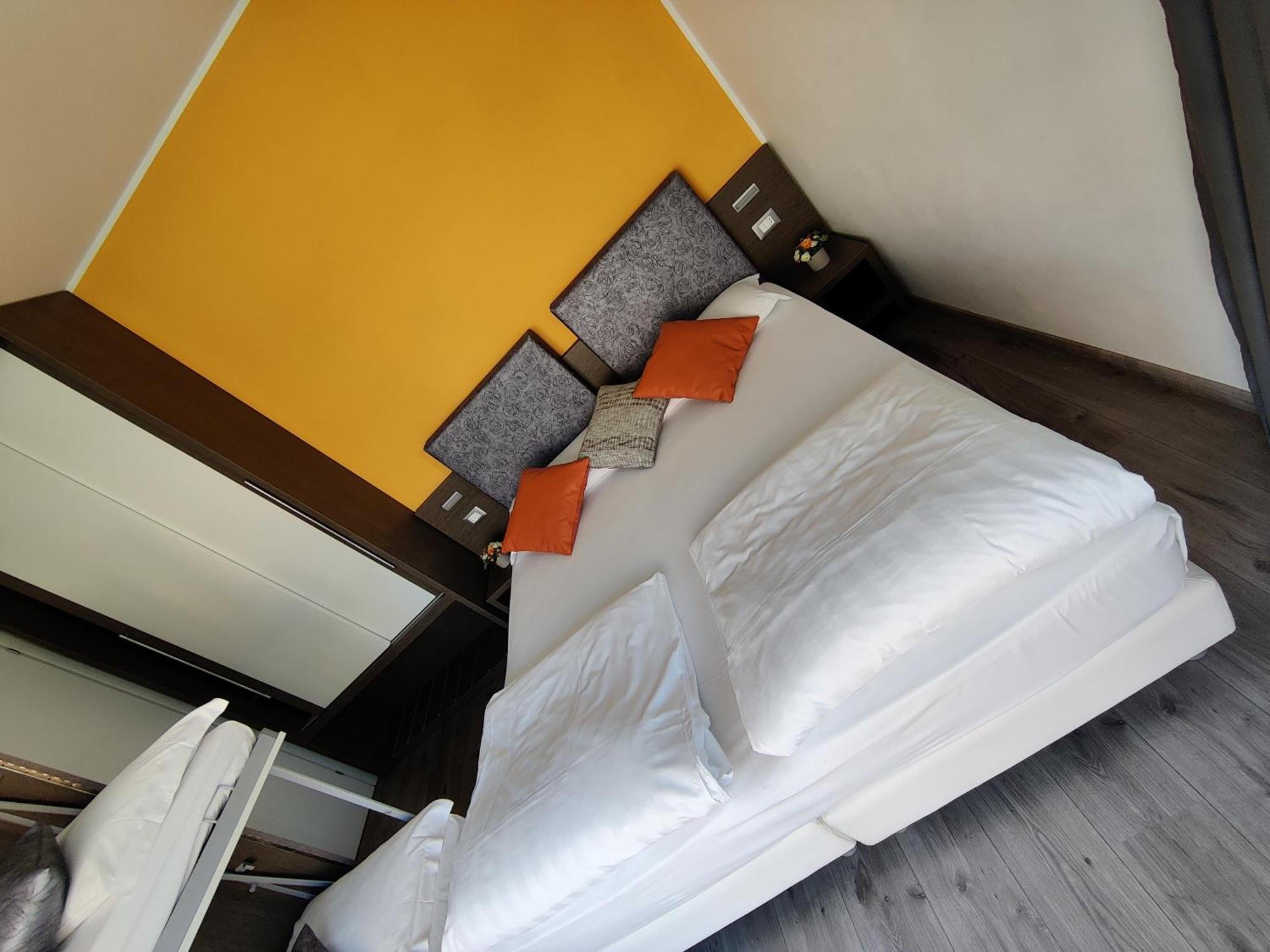 Gardesana Active Apartments มัลเชซิเน ภายนอก รูปภาพ