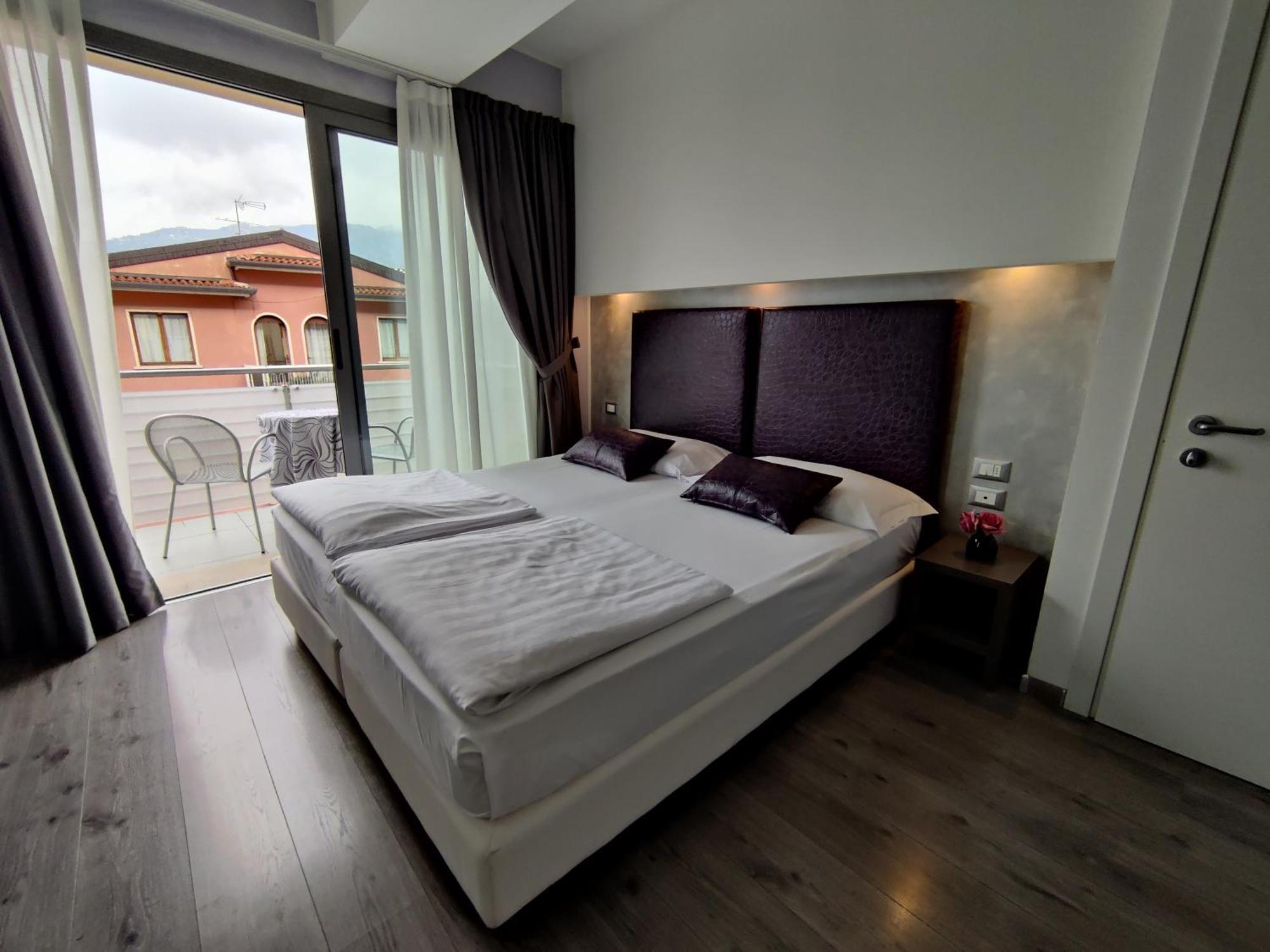 Gardesana Active Apartments มัลเชซิเน ภายนอก รูปภาพ